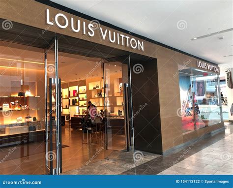 fashion square louis vuitton.